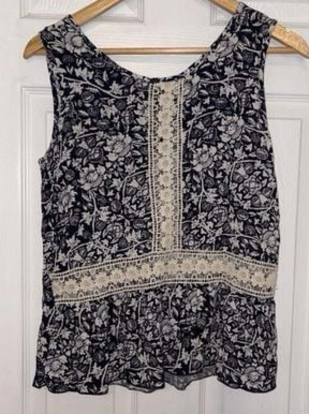 NWT Blue Boutique Brand, Peplum, Navy & Floral Crocheted, Tank Top, Size Small
